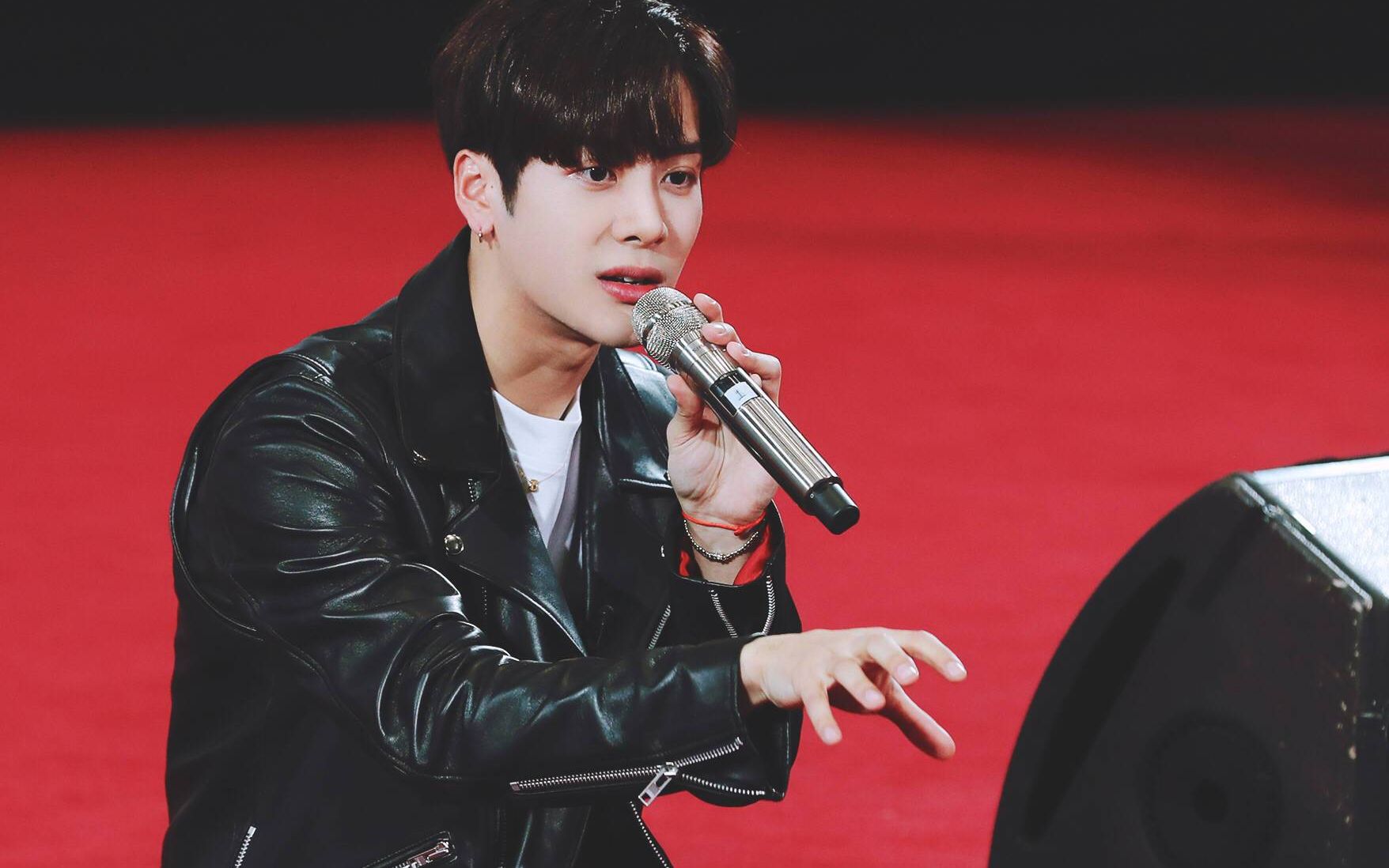 超稳现场jackson王嘉尔惊艳表演papillon