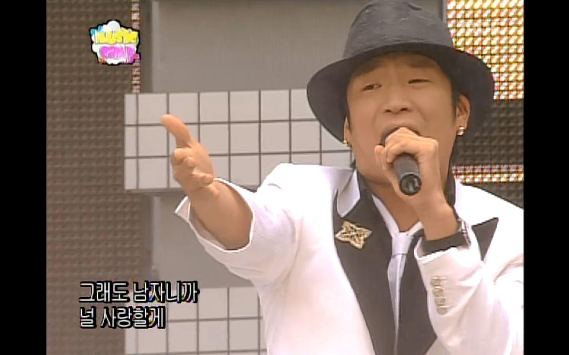 [图]MC Mong (MC梦) - Because I'm a man (因为是男人) - Music Camp 超清现场 - 20040911