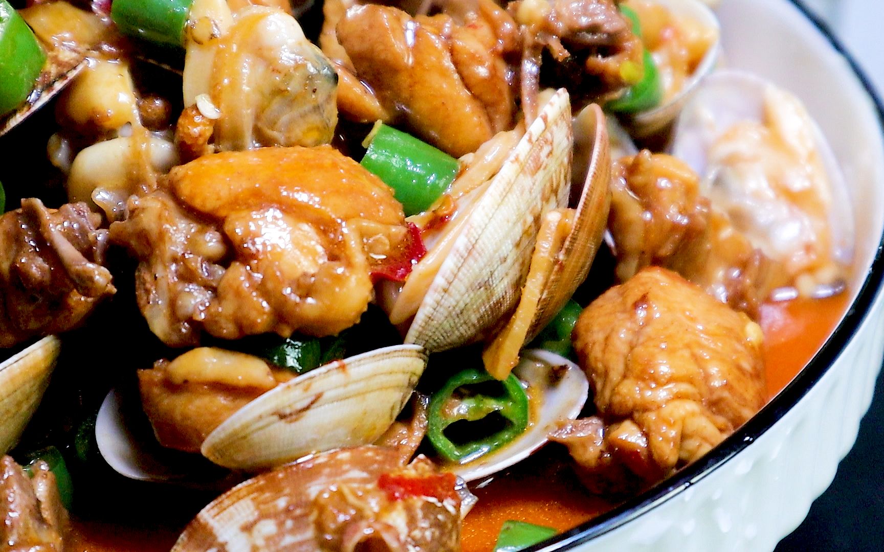 铁锅蛤蜊鸡怎么做_铁锅蛤蜊鸡的做法_King麻麻_豆果美食