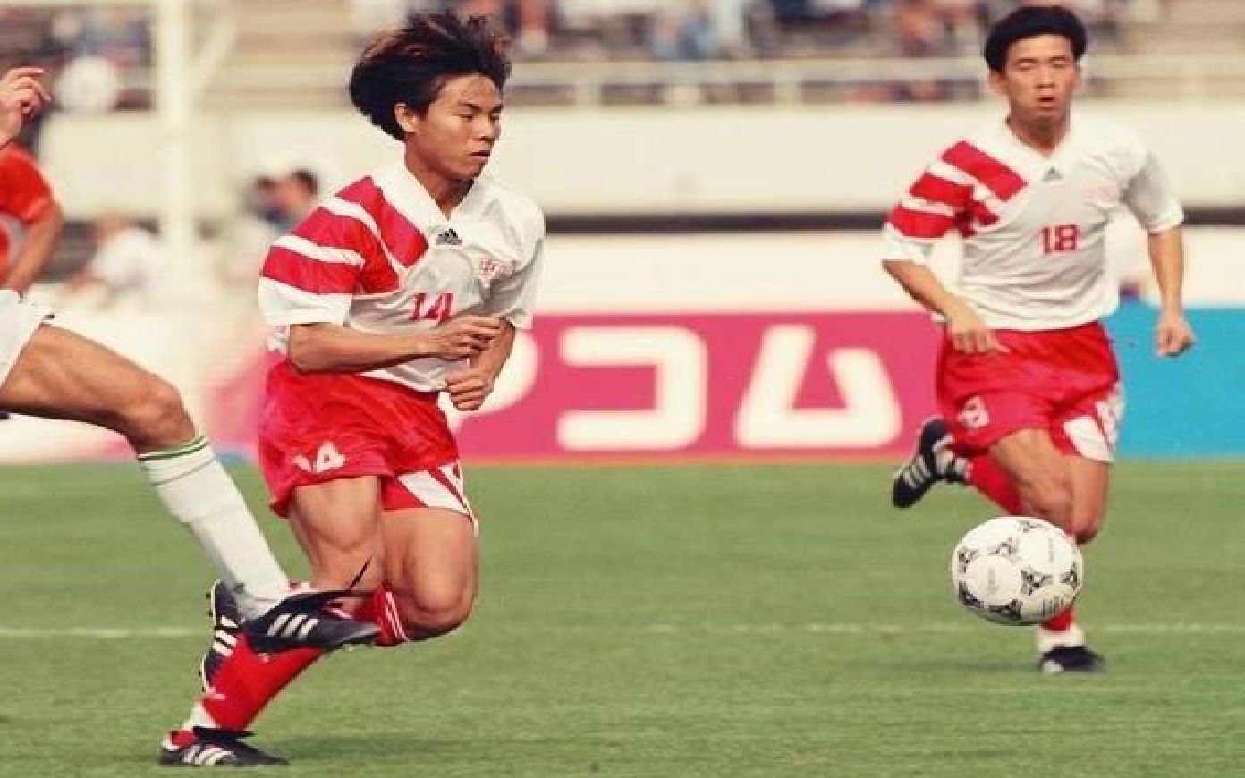 [图]1994年亚运会1/4决赛：中国2-0完胜沙特，曹限东和李晓各进一球