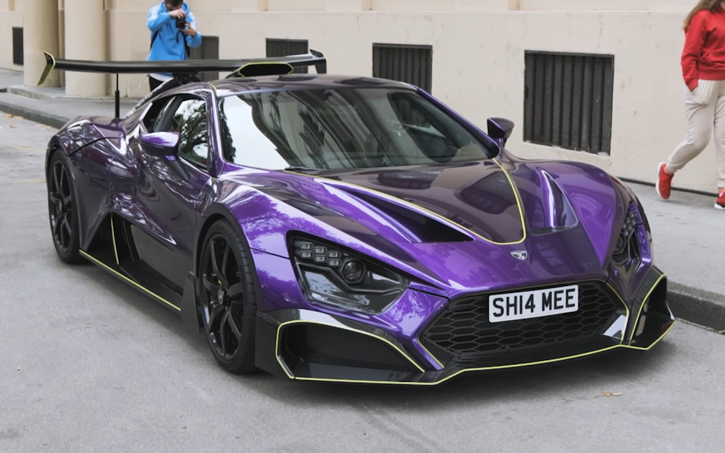 shmee的zenvo tsr-s曝光在路人视角_哔哩哔哩_bilibili