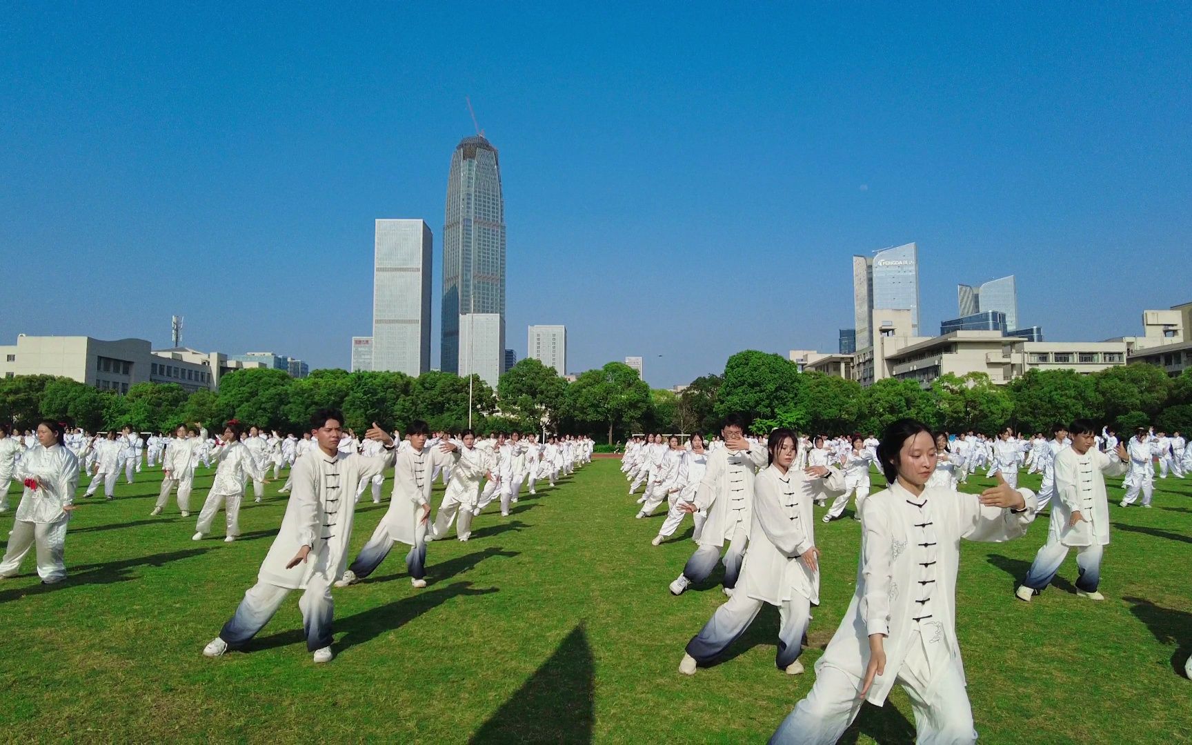 风里雨里,我在台职等你@台州职业技术学院#未来,从台职启航 定位台州