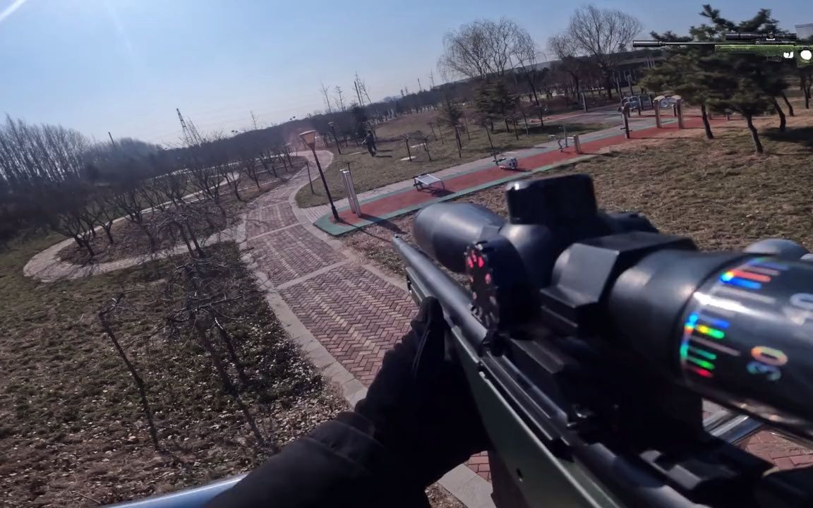 如果你进入真实的枪战游戏第一视角带你用玩具枪取得胜利