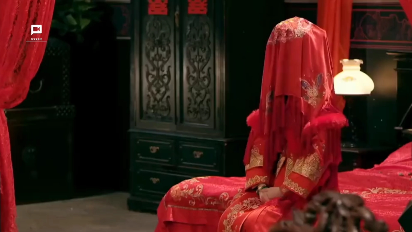 新郎喝醉,竟然把陪嫁丫鬟当新娘,当新娘面抱上了