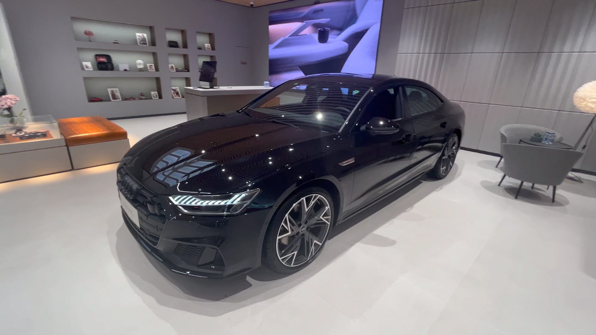 上汽奥迪23款a7l黑武士,霸气回归啦,现实优惠七万 过时不候喽,快带上