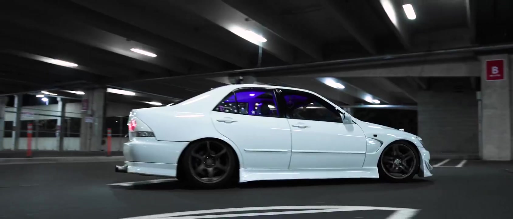 咬地鲨 street style is300