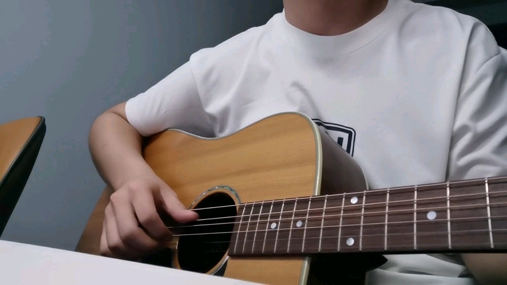 许嵩《多余的解释》吉他弹唱