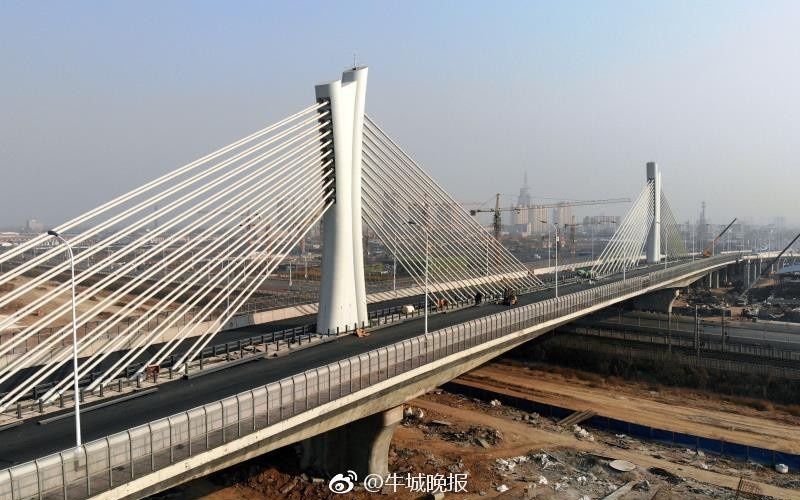 华北地区最大矮塔斜拉桥——邢台市莲池大街上跨京广铁路桥第一人称