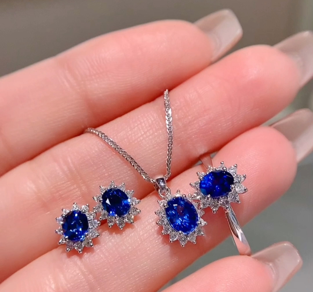 18k金皇家蓝宝石戴妃款款套装78