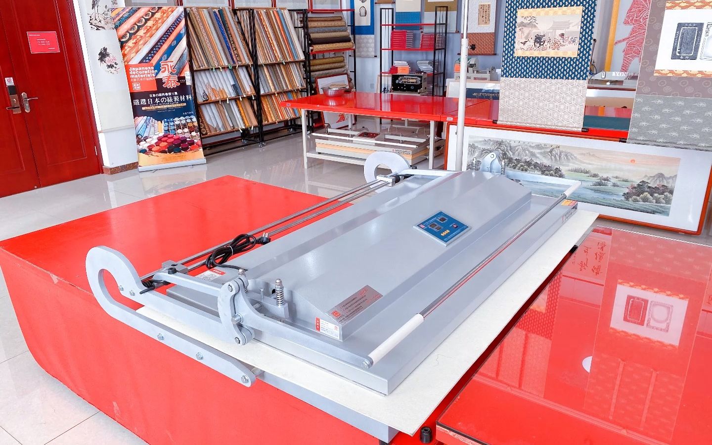 书画装裱机:更适合装裱工艺需求