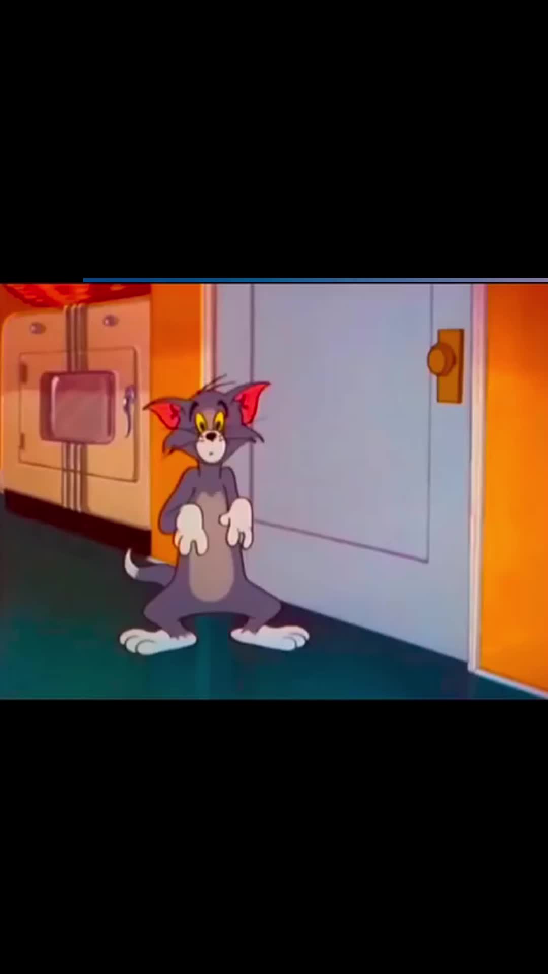 汤姆在打开门后看到的是