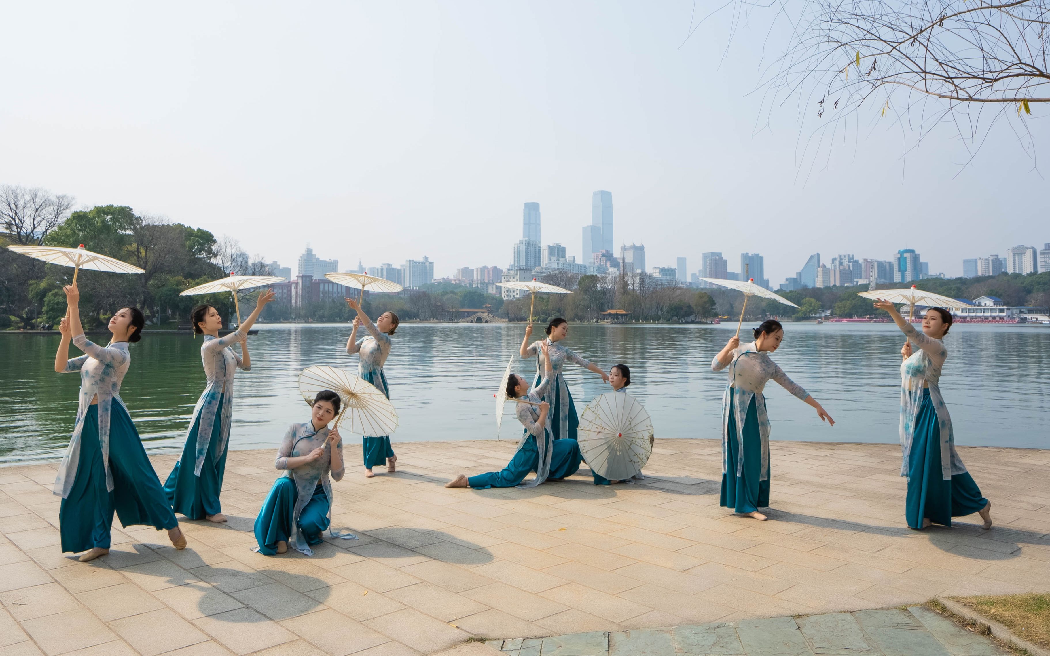 [图]思乡之情！江南女子的温婉和柔情似水，古典舞《归乡》