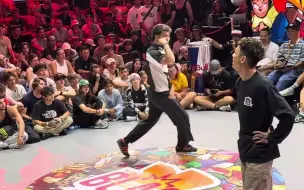 Télécharger la video: Alvin vs FE  Top 16 Solo B-Boy  Outbreak Europe 2024