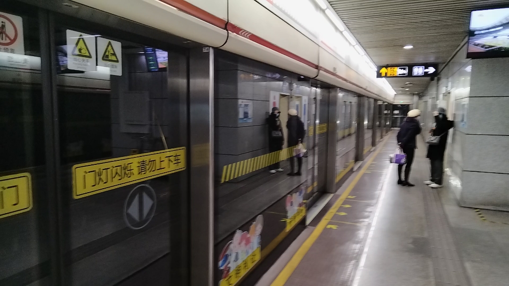 上海地铁1号线 钢铁侠01a06 0158 衡山路进站 开往莘庄方向