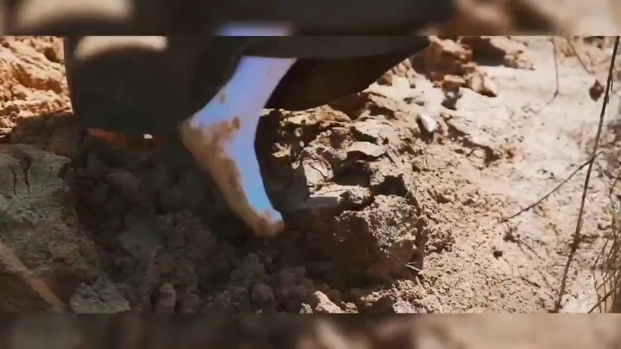 踩泥里啦,袜子没法要了