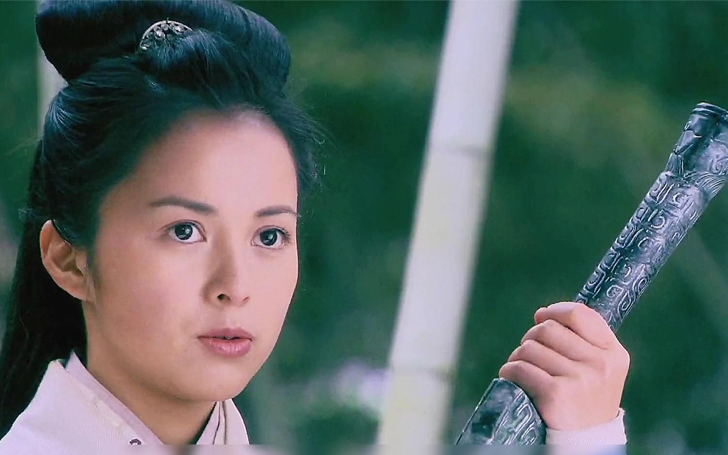 父亲做梦都想不到自己一辈子都没练成的斩妖剑女儿一摸剑就会了