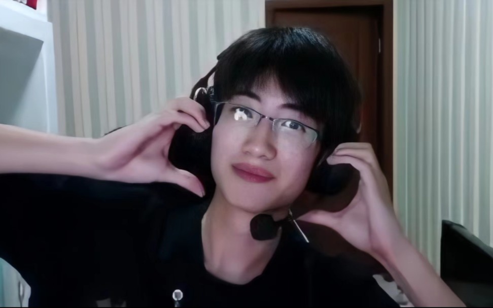 【马拉烫】被直播时小奶狗下播后小狼狗的白切黑弟弟看得腿软了