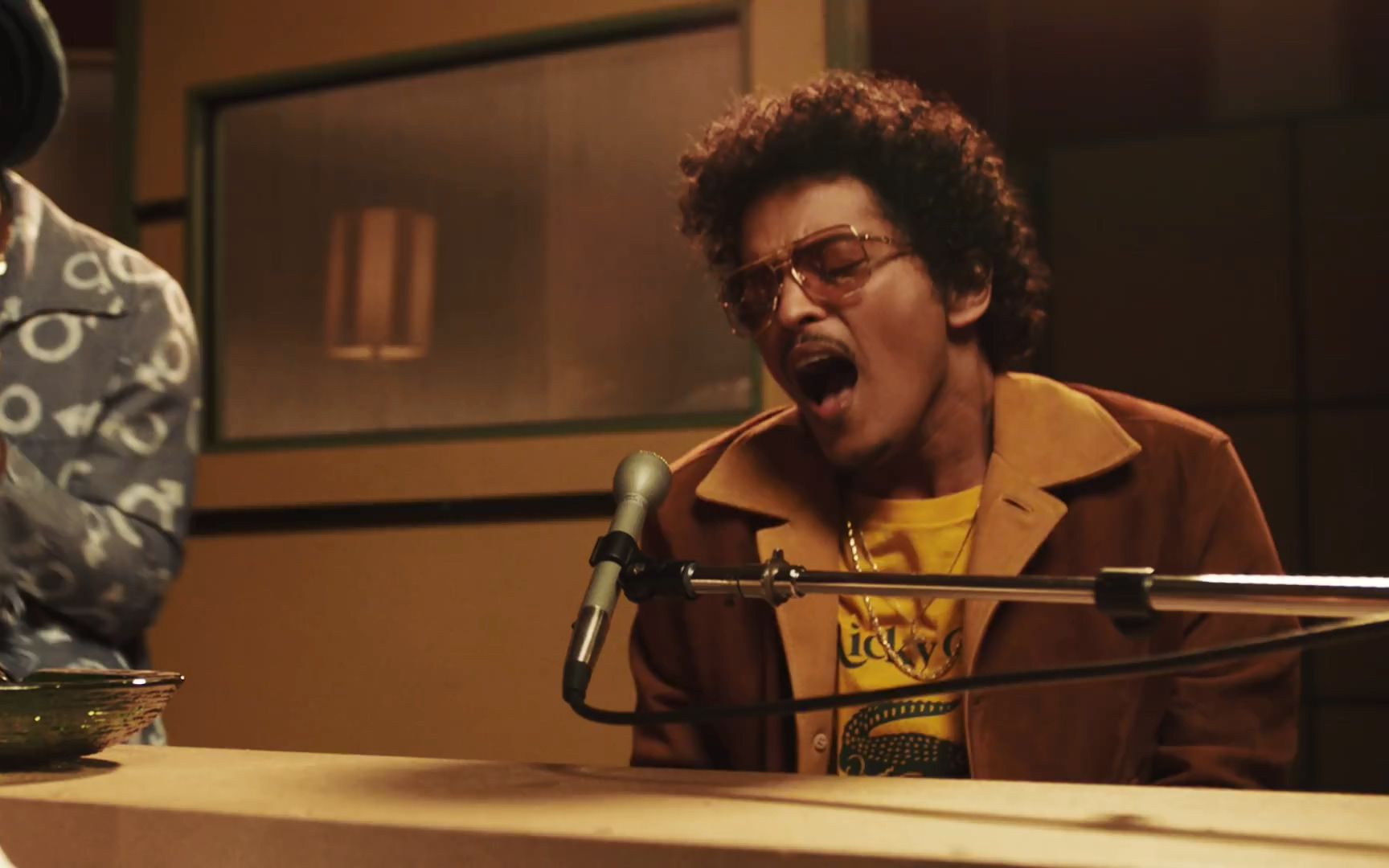 火星哥新歌 bruno mars《leave the door open》78双语