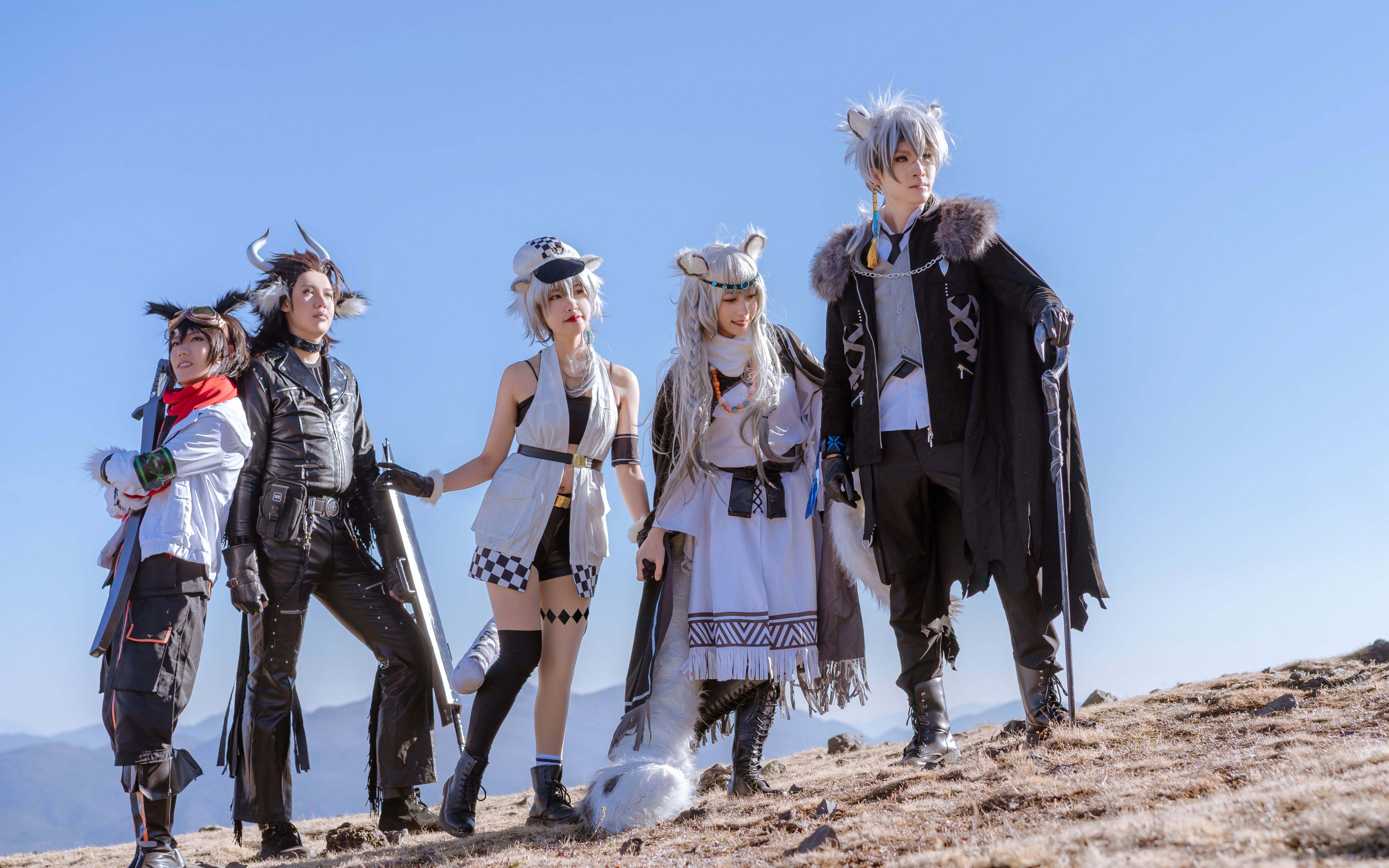 【明日方舟cos】喀兰贸易雪山旅拍,摄影拍到吸氧?