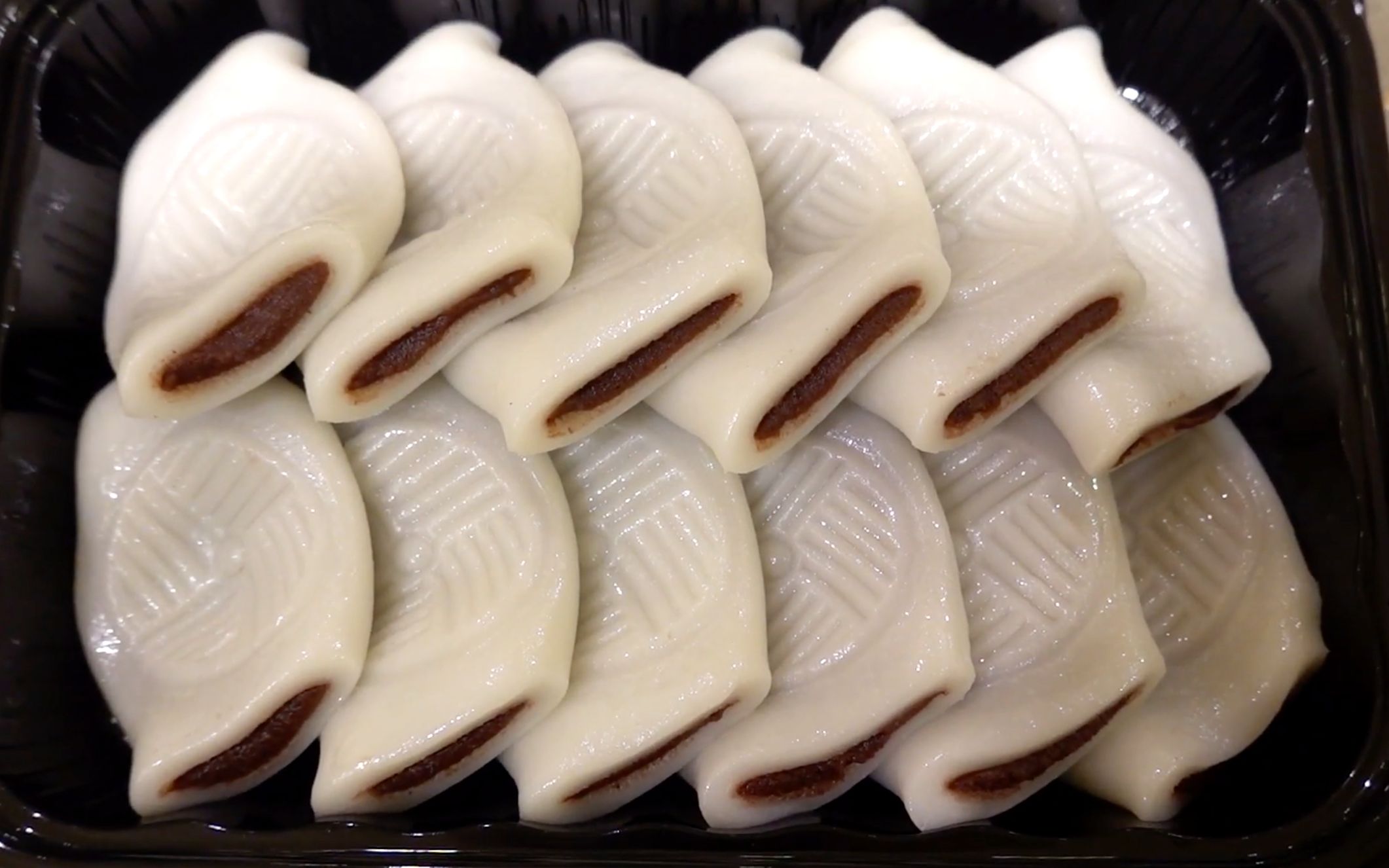 【街头小吃】近年很流行的豆沙年糕,你想试试看吗?