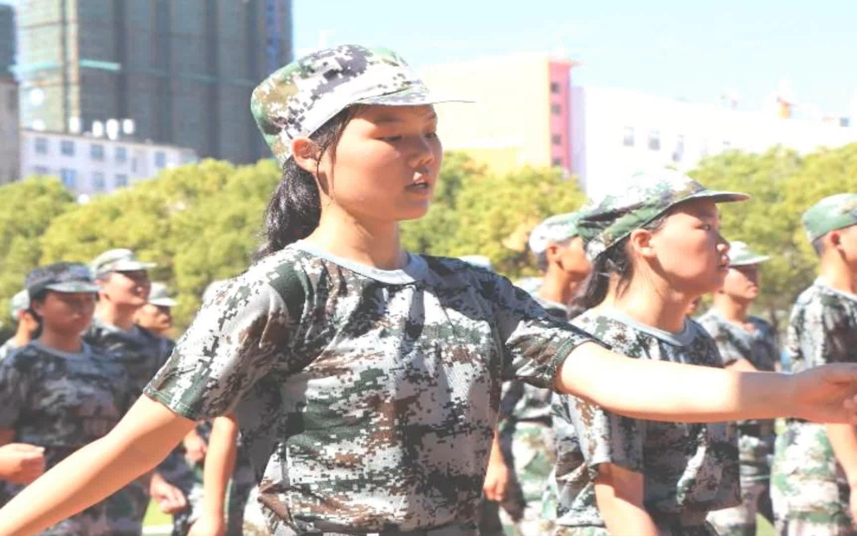 20180903余干县蓝天实验学校校园电视台哔哩哔哩bilibili