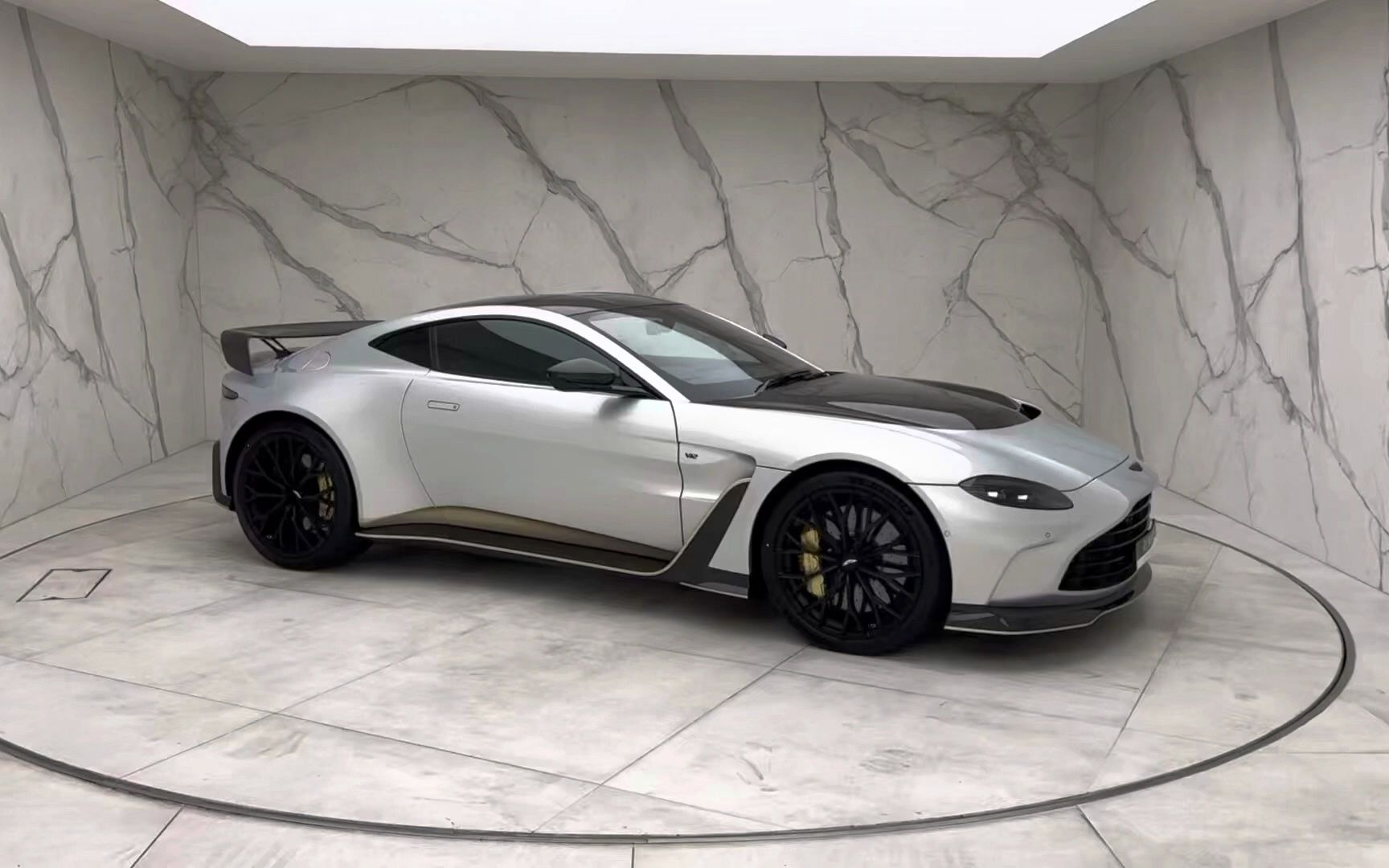 2022 阿斯顿马丁 v12 vantage