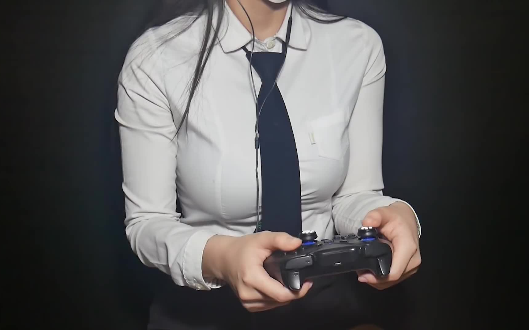 asmr性感大莱莱ol小姐姐在线打游戏助眠