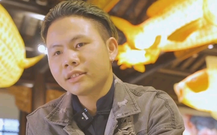 小甲同学挑战吃烧鹅,大胃王挑战