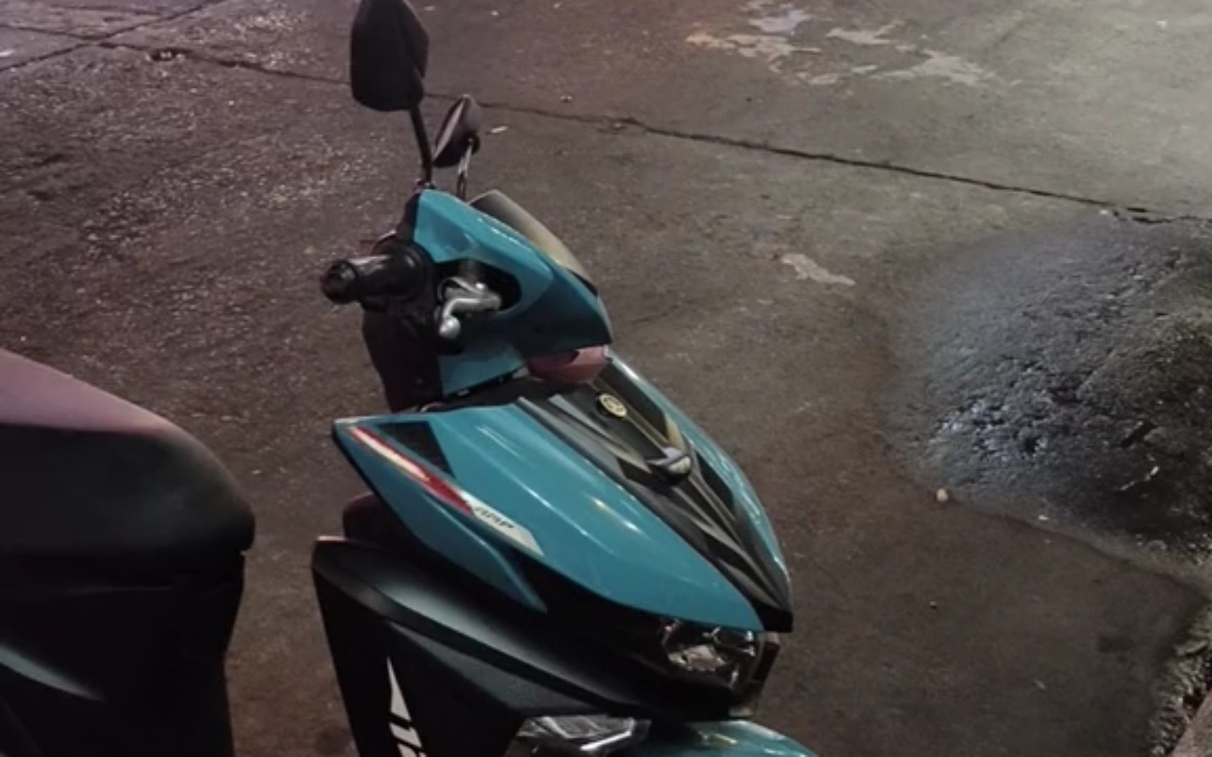 在泰国发现一辆超酷绿色摩托车