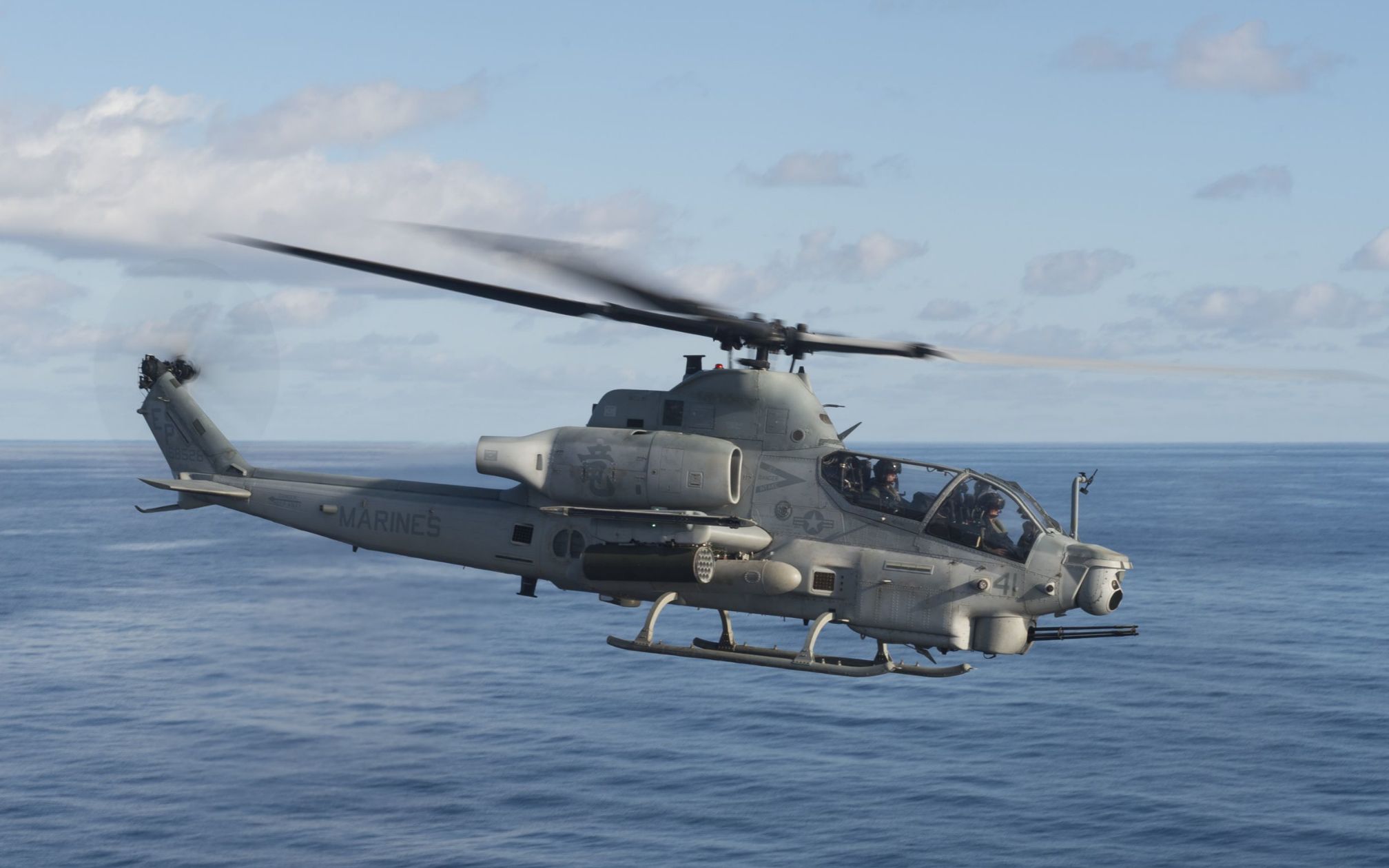 ah-1眼镜蛇武装直升机体验飞行