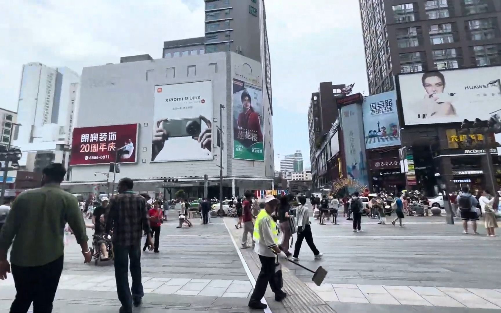 [图]印度女大学生大运会后游成都