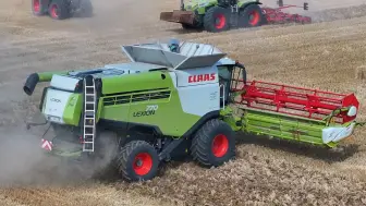 Скачать видео: 克拉斯Lexion 770收割机收获小麦