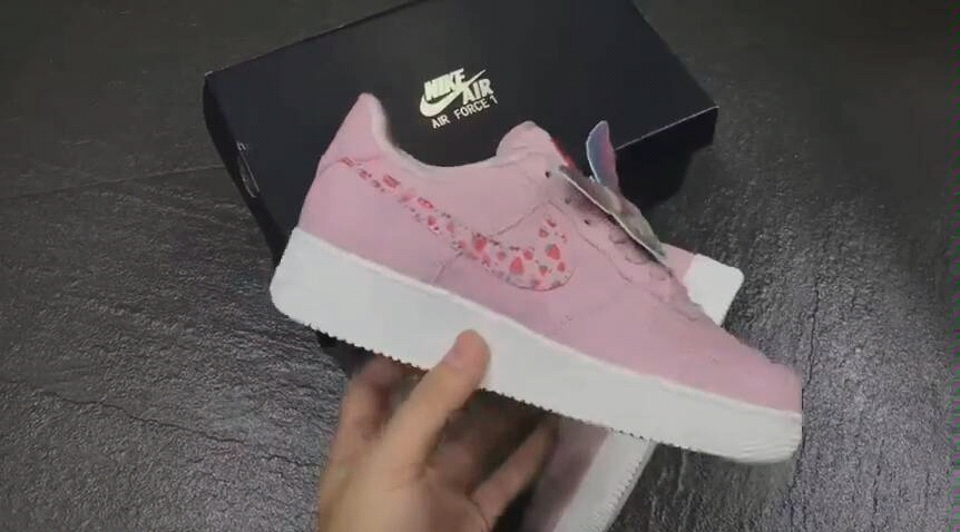 [图]DIY小仙女创意工坊 air force 1 Butterfly ” 果冻草莓 彩蝶春霓 鞋舌草莓点缀 春意荡漾少女感爆棚