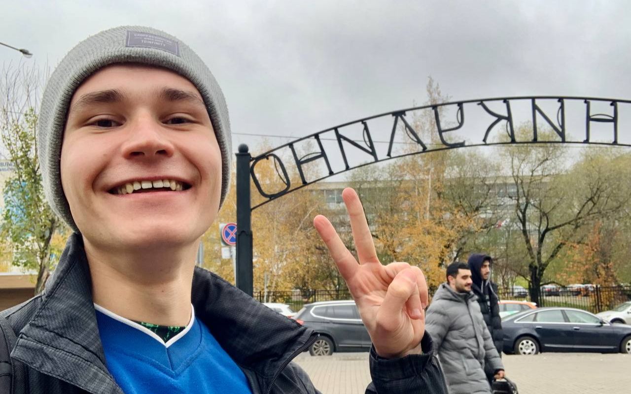 俄罗斯男子7分钟学会说中文 || 漫步莫斯科公园,谈论人工智能和马拉松