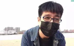 Video herunterladen: 障总：sin有钱啊，上海买房，有娇妻，年纪轻轻就得了痛风！