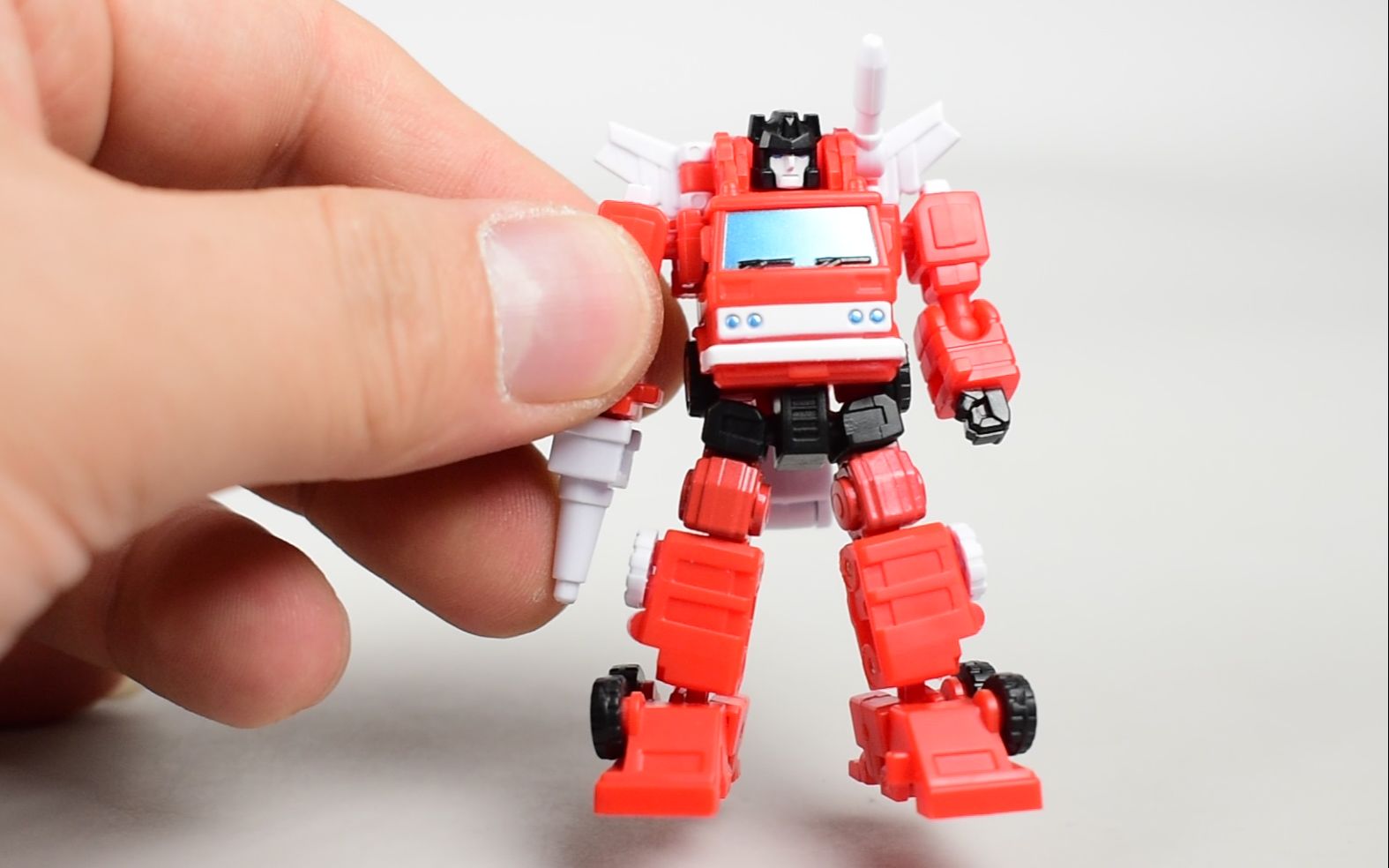 拇指姑娘的尺寸!变形金刚吴医生极小系列消防车