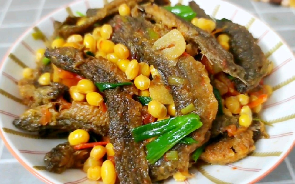 广西特色菜黄豆焖泥鳅,这样做出来的泥鳅下饭又下酒,骨头都不剩