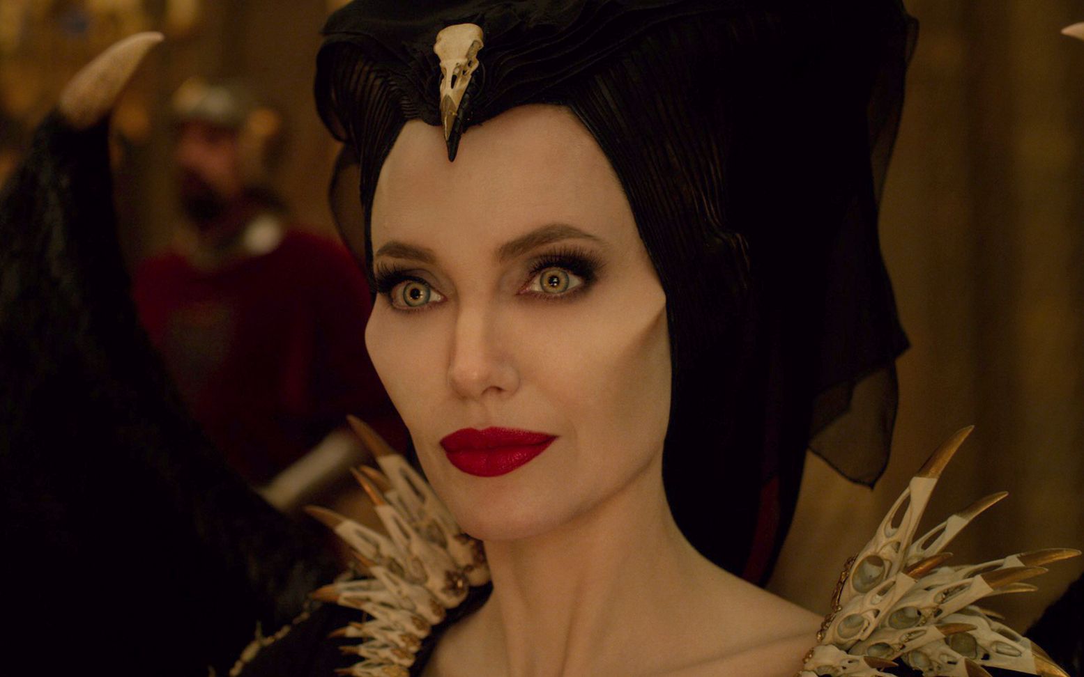 安吉丽娜朱莉艾丽范宁等主演的沉睡魔咒2曝光全新预告片有新镜头