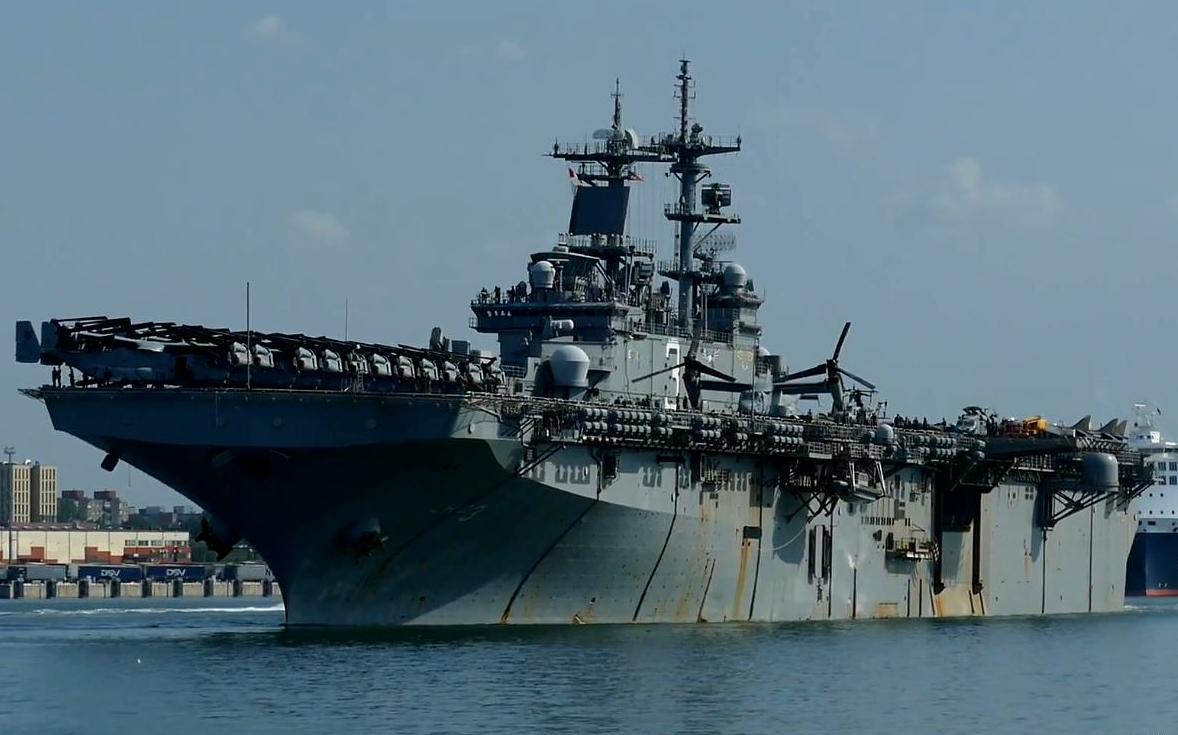 海军】黄蜂级两栖攻击舰"基萨奇"号(lhd-3)抵达克莱佩达港访问(立陶宛