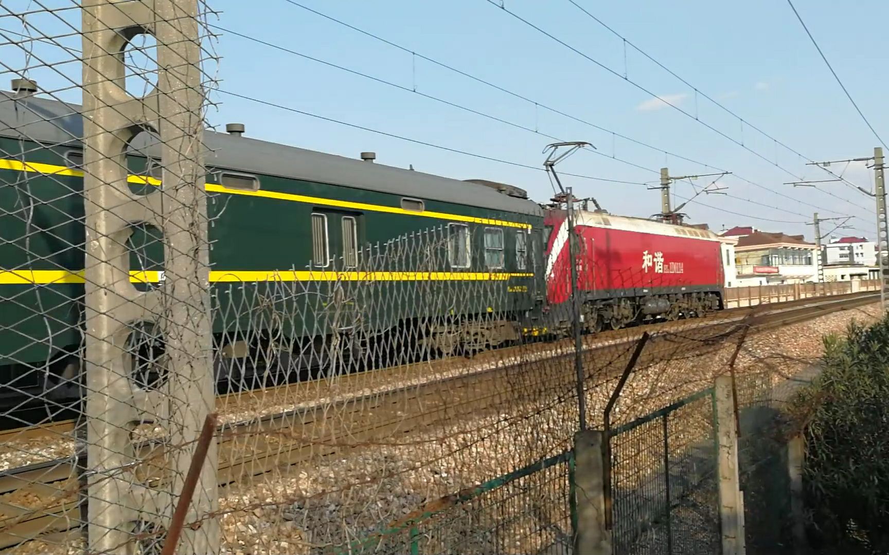 【火车】南宁开往上海南的特快 上局沪段hxd1d-0114牵引t26次快速通过