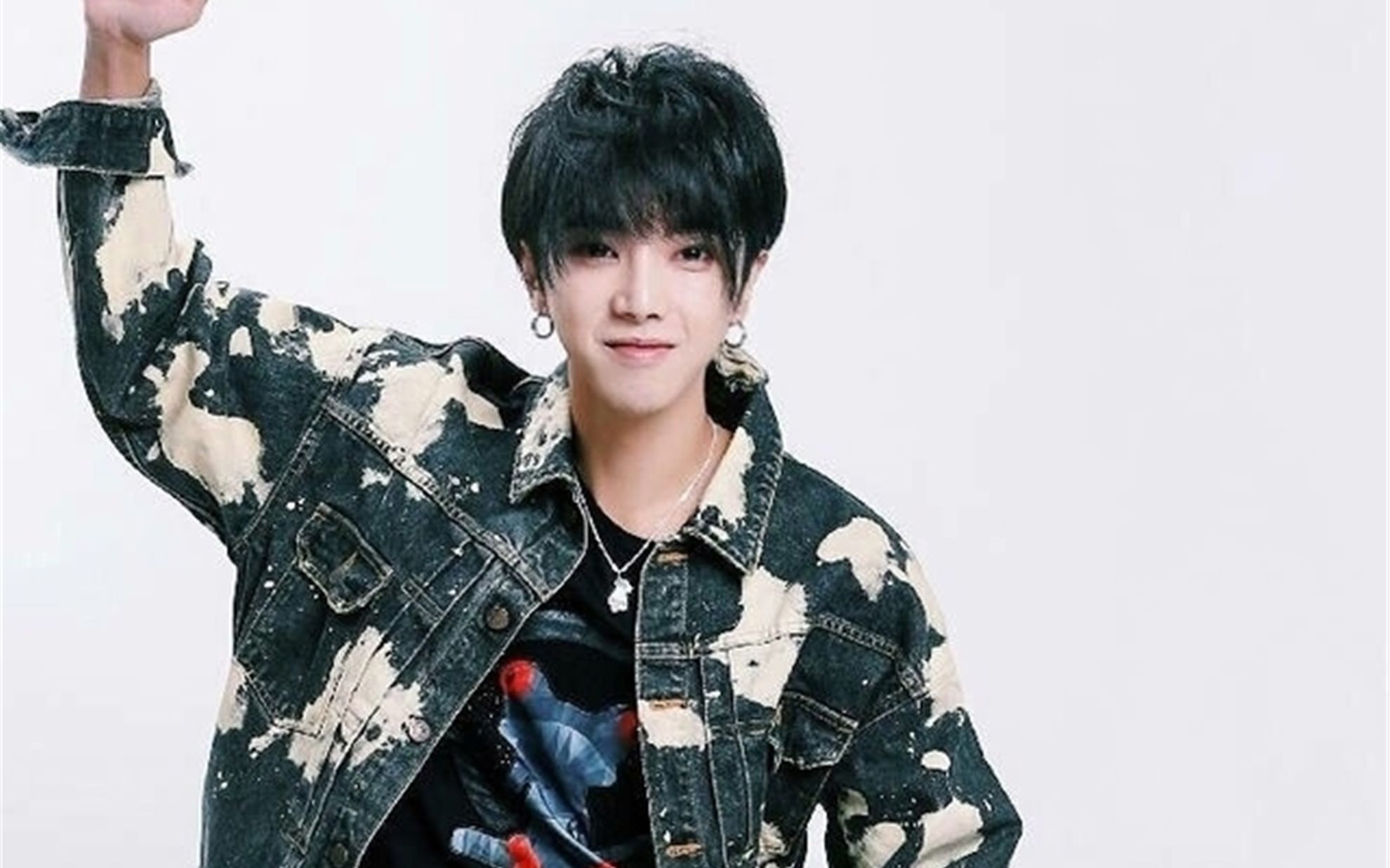 王牌华晨宇讲述自己的恋爱故事前女友竟是乐队的键盘手