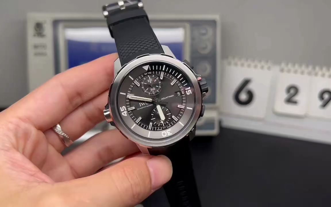 逸品表业实拍万国海洋计时鲨鱼灰计时腕表