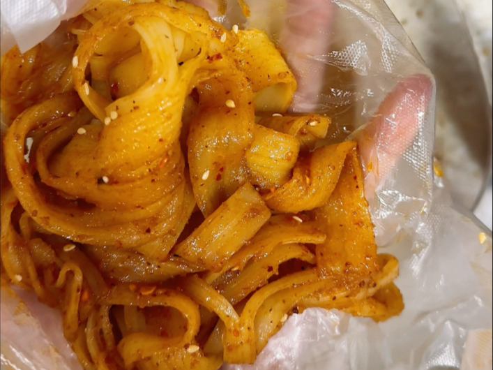 童年学校门口炸板面你吃过没?