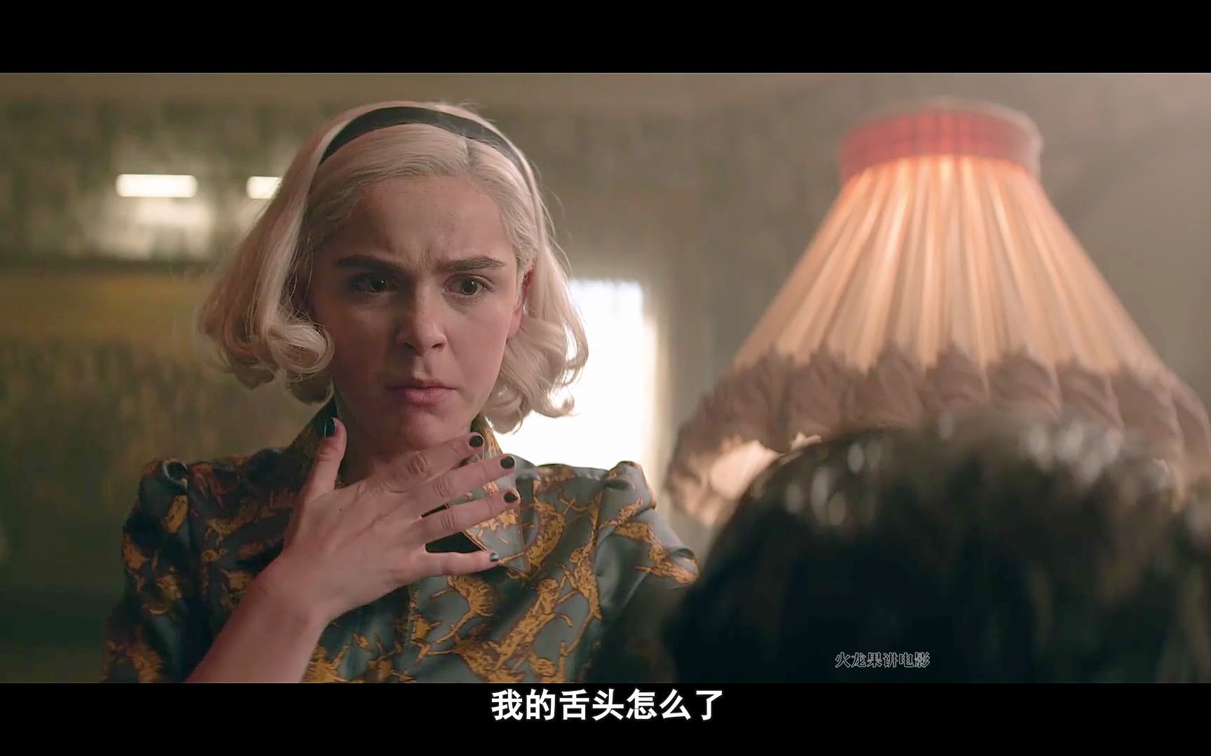 女孩着急找对象,舌头上却涨了奇怪的东西!