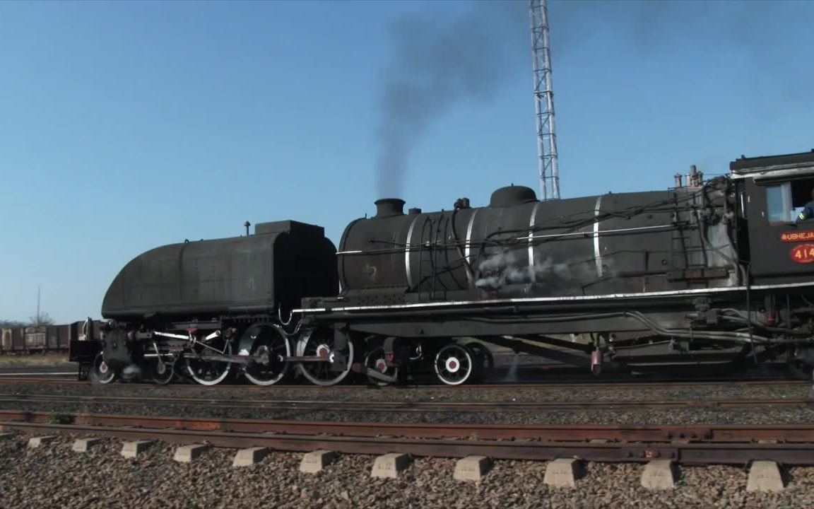 garratt加勒特双驱蒸汽机车锅炉中置前后两组动轮