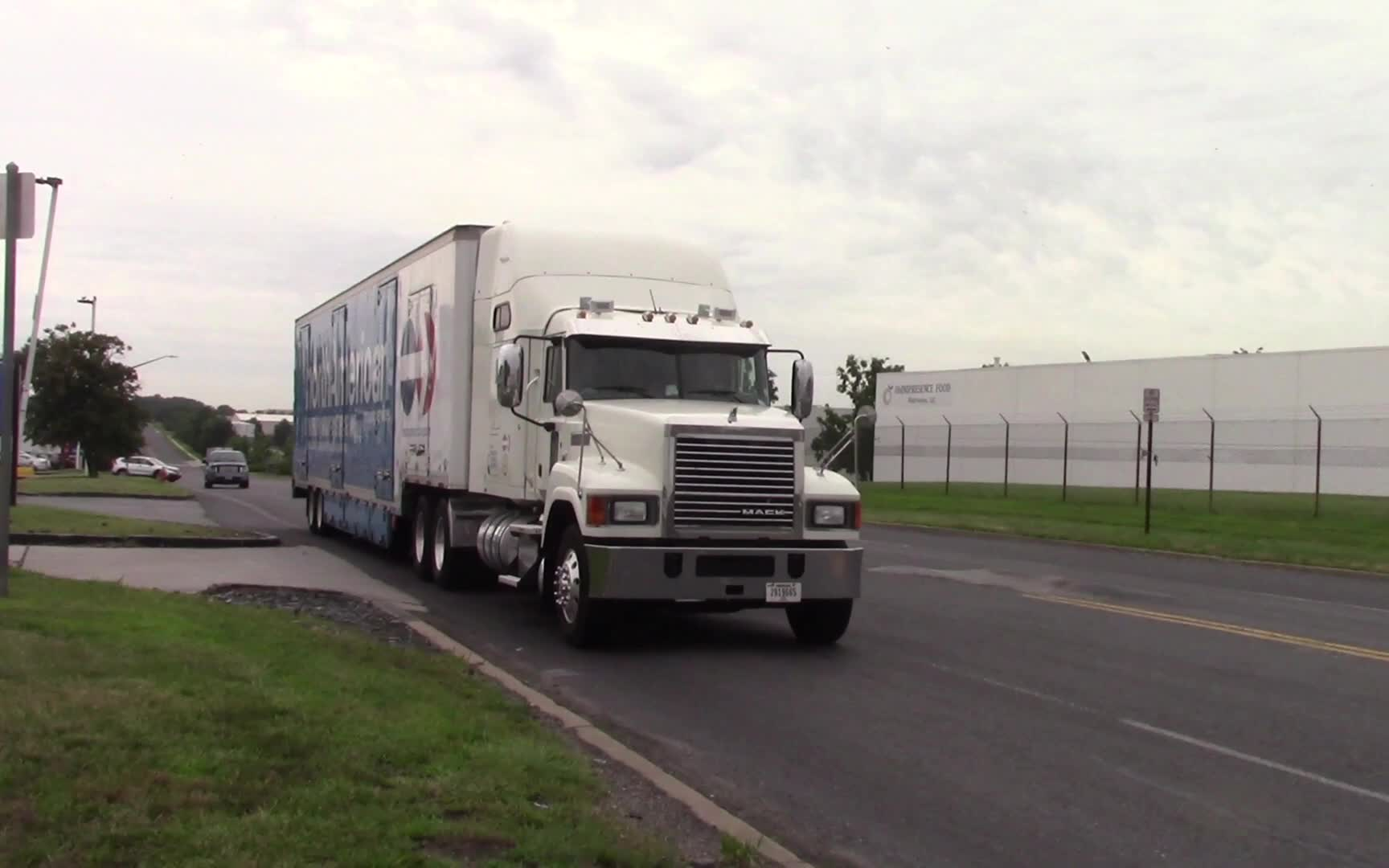 【北美卡车】在 jessup 的 jessup 卡车停靠站发现卡车,md 设有老式