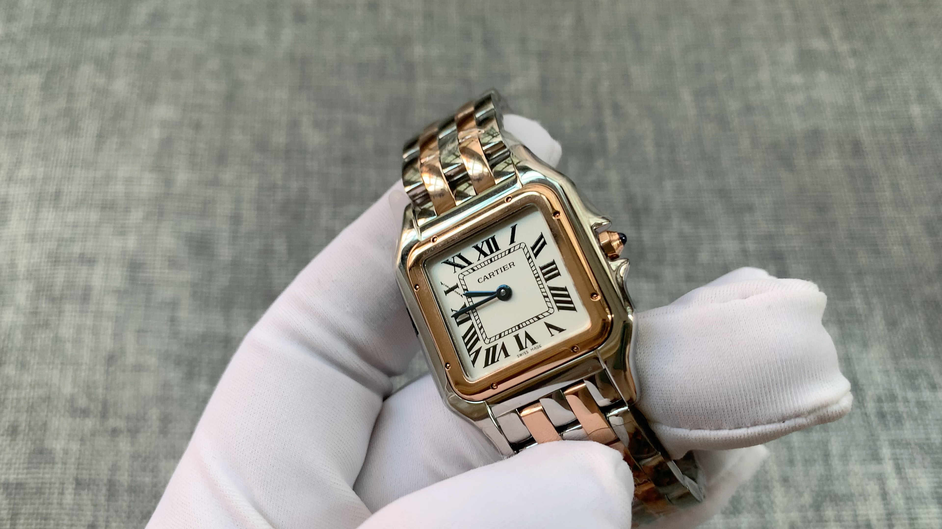 卡地亚猎豹女士腕表选择中号还是小号更合适?