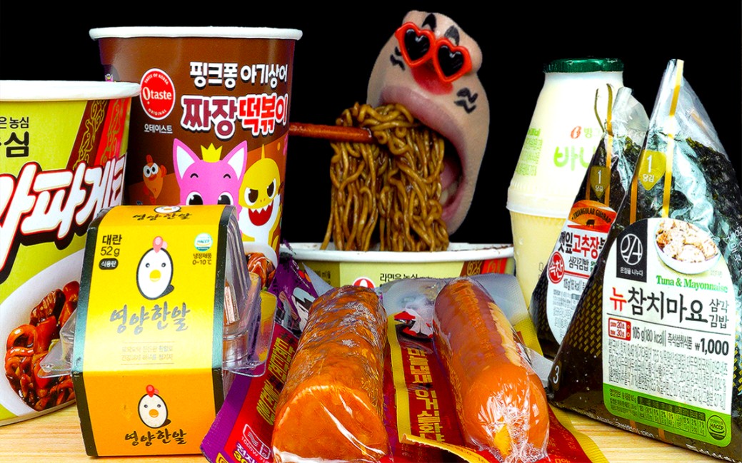 韩国吃播realmouth韩国便利店美食吃播炸酱拉面香蕉牛奶香肠三角饭团