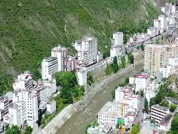 航拍丹巴县县城