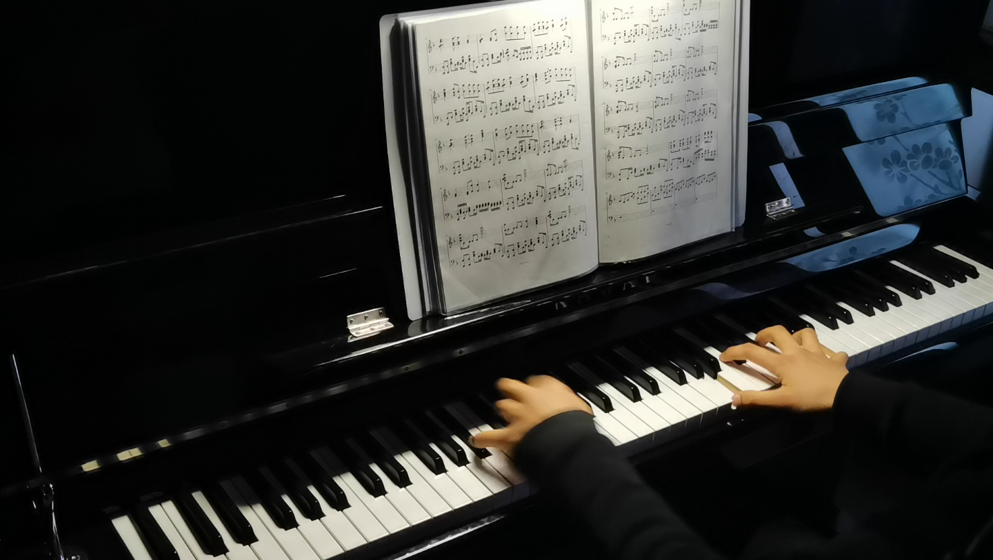 我本想认真更一期视频来这(钢琴还原周笔畅-《用尽我的一切奔向你 ))